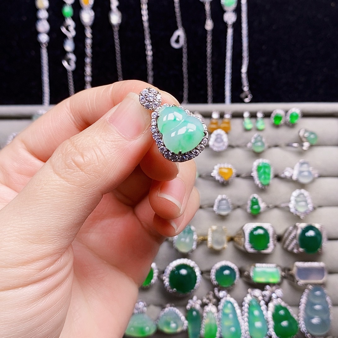 翡翠银S925镶嵌颈饰葫芦