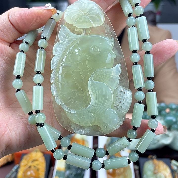 蛇纹石玉颈饰未镶嵌