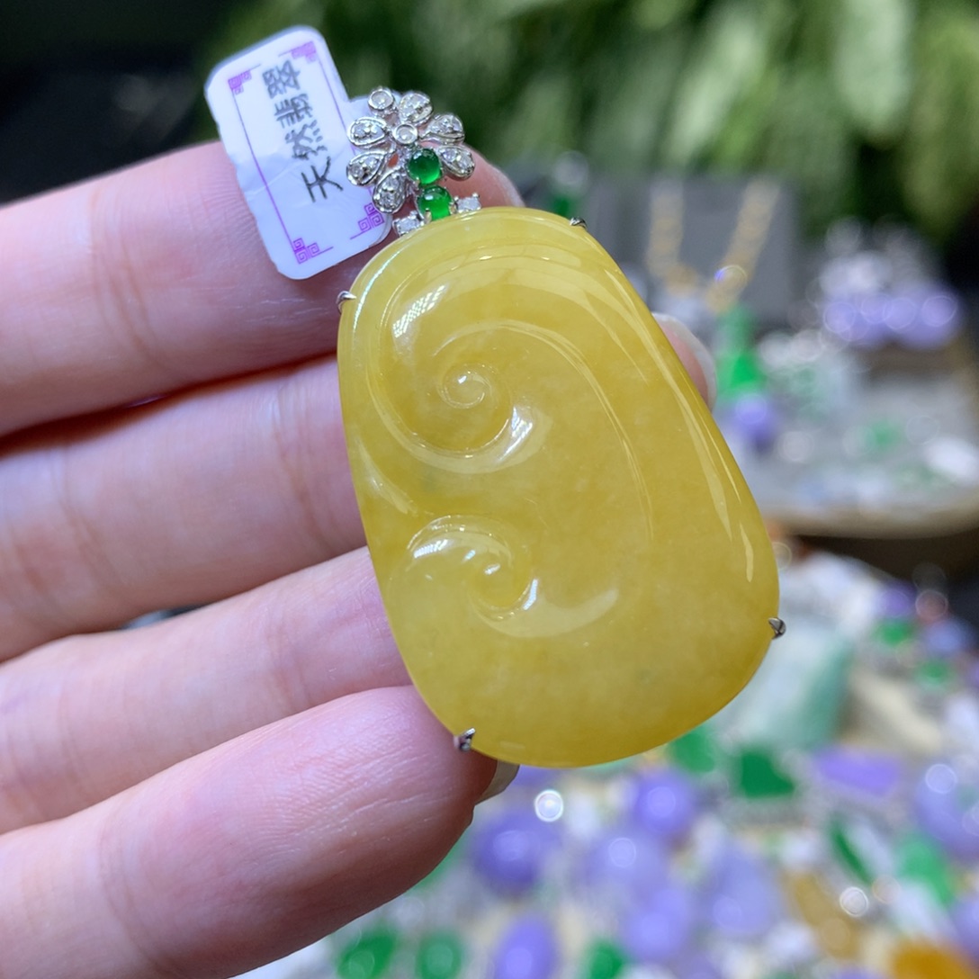 颈饰18K金镶嵌翡翠