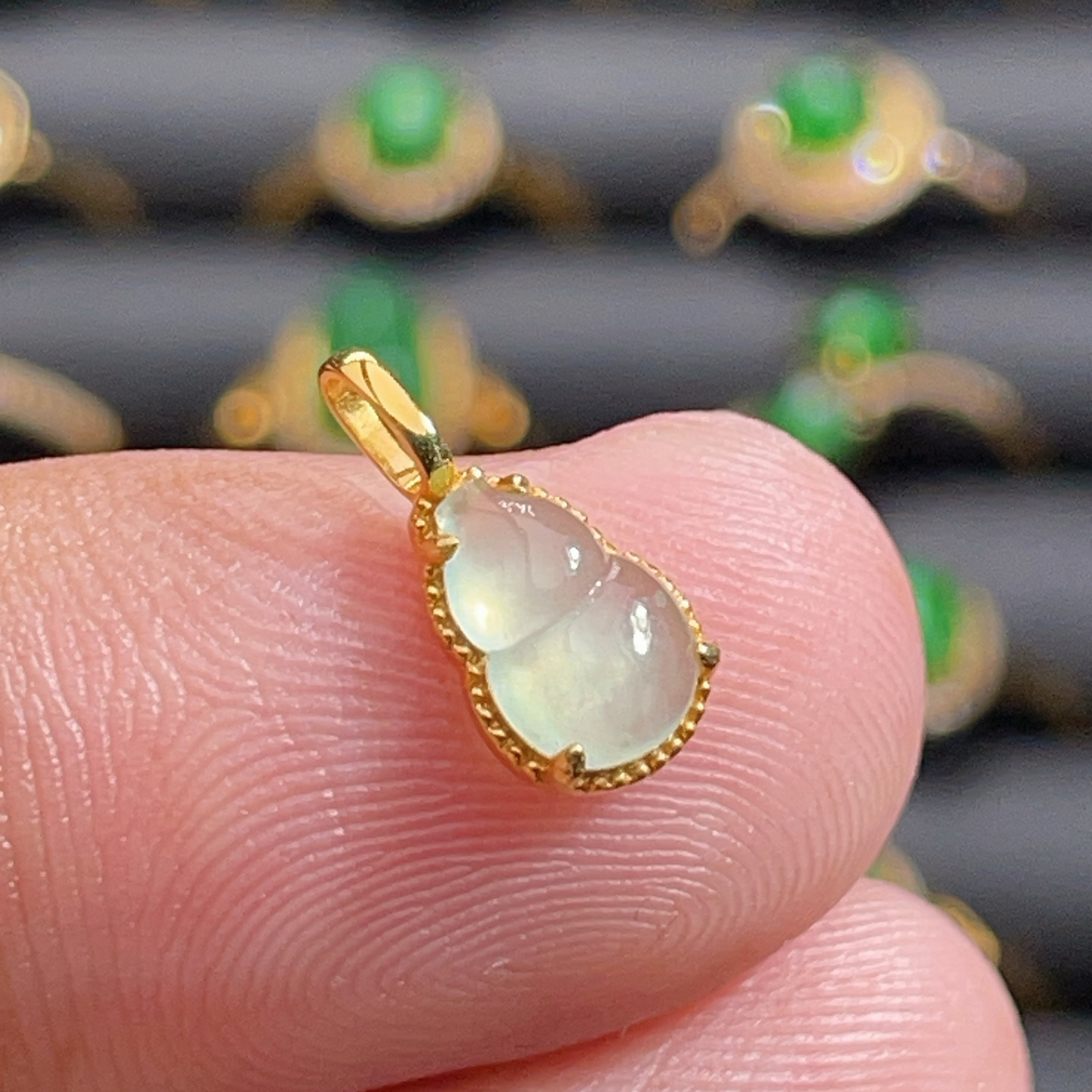 18K金天然翡翠A货-580底色冰葫芦吊坠挂件珠钉K黄镶嵌珠宝玉石