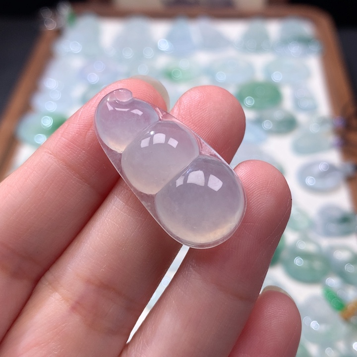 翡翠未镶嵌颈饰冰种大福豆