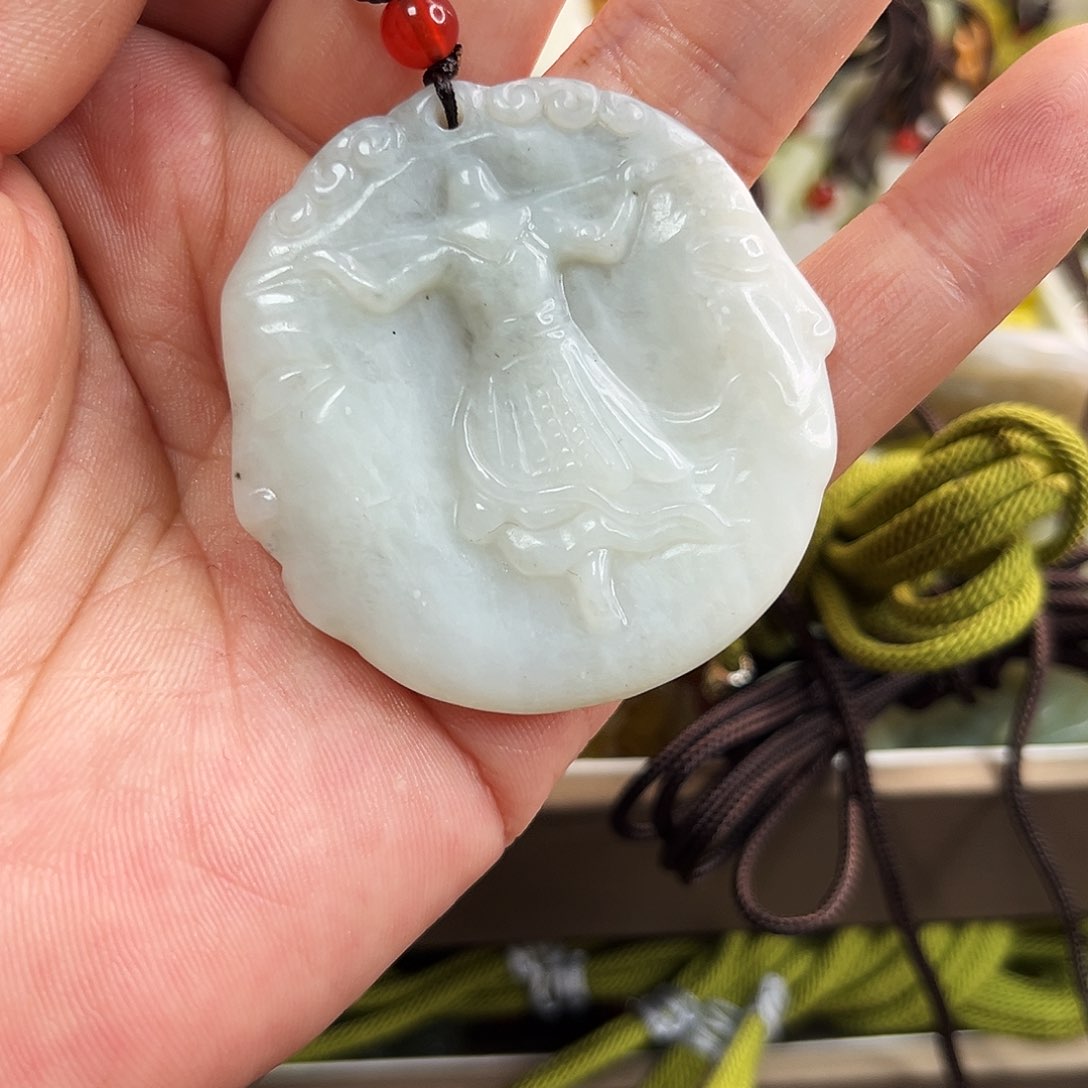 蛇纹石玉颈饰未镶嵌