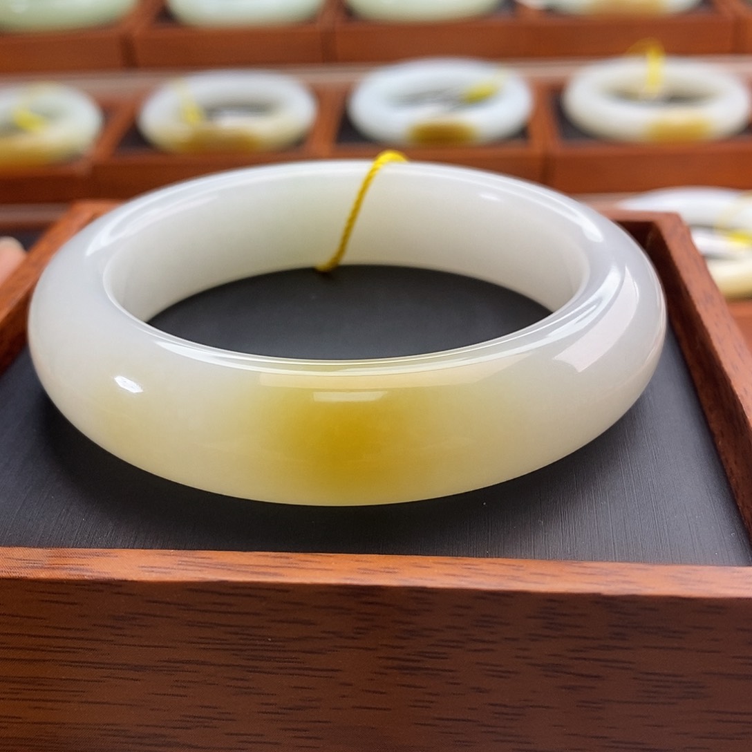和田玉（糖玉）手镯未镶嵌