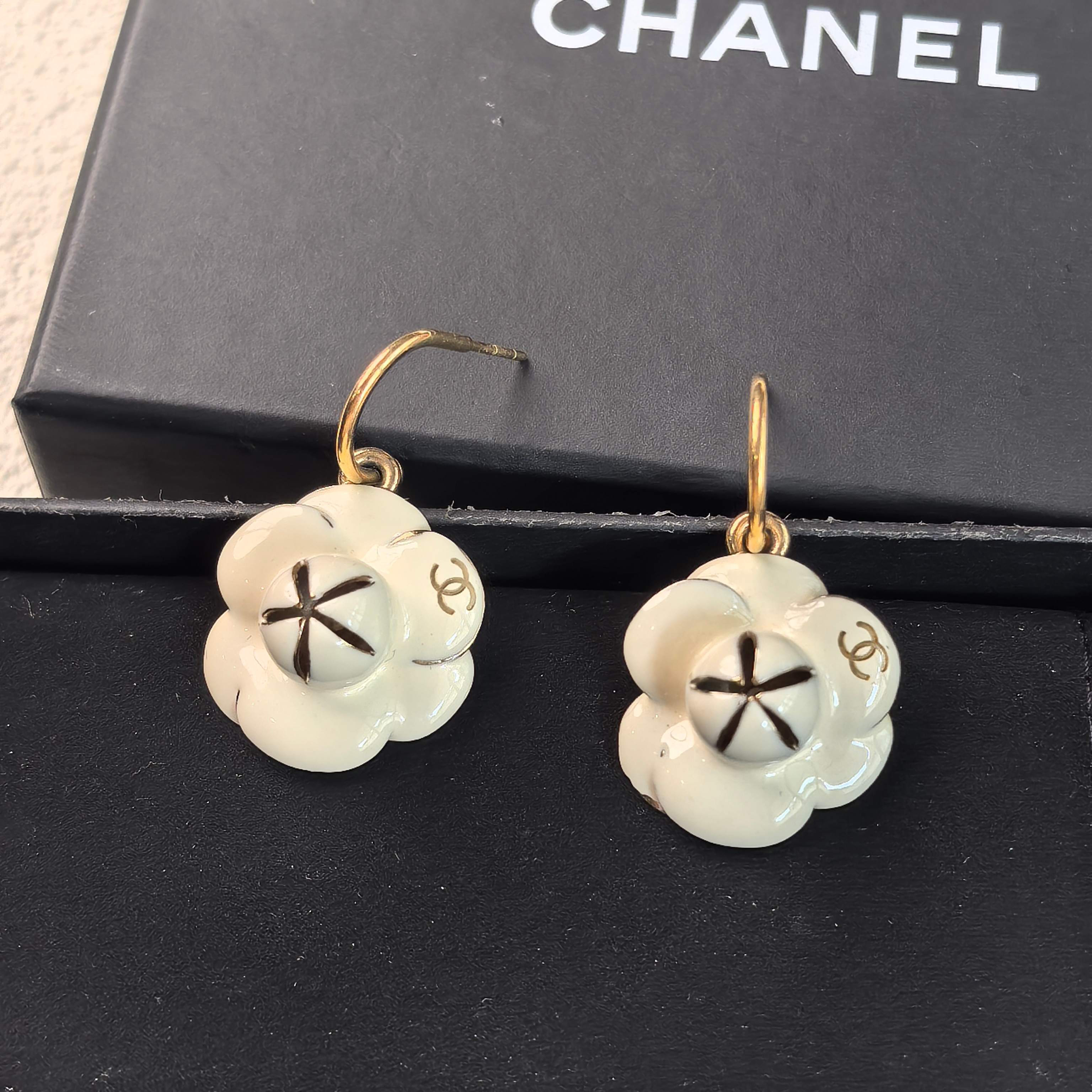 95新 Chanel/香奈儿 泡泡中古Chanel白珐琅山茶花吊坠耳钉
