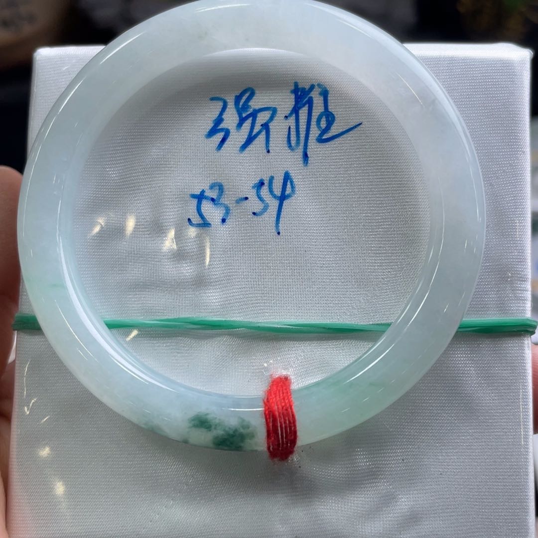 翡翠手镯未镶嵌翡翠手镯