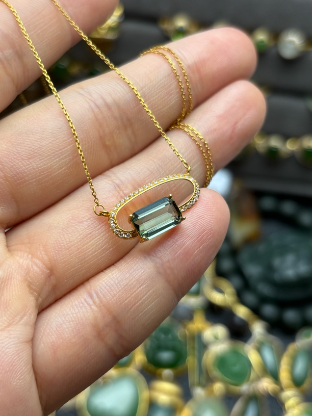 18k金镶碧玺一体链吊坠