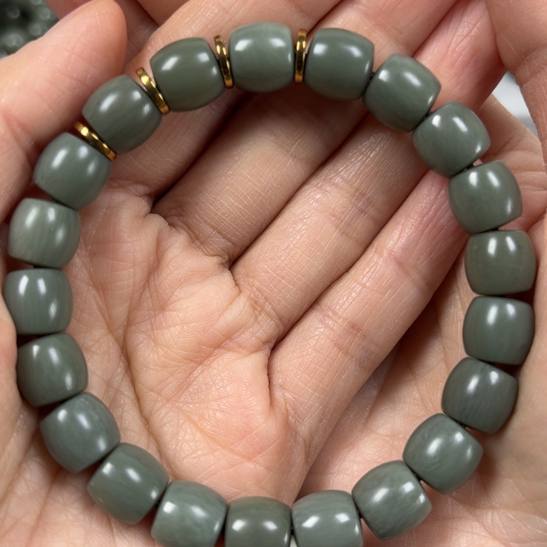 和田玉手链未镶嵌卡10直切