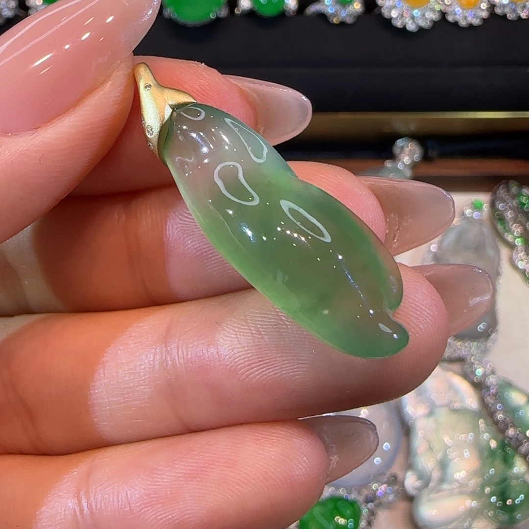 翡翠18K金镶嵌颈饰福瓜