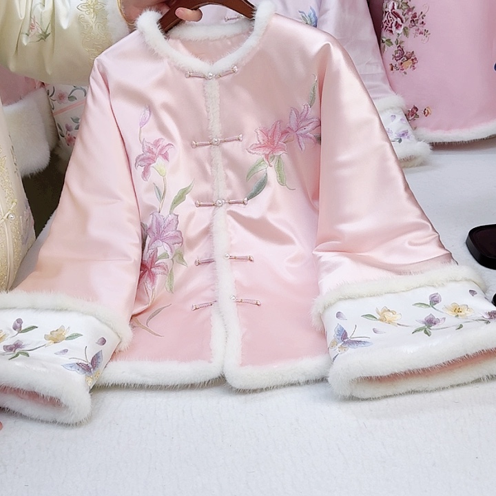 织绣粉色桑蚕丝冬款上衣