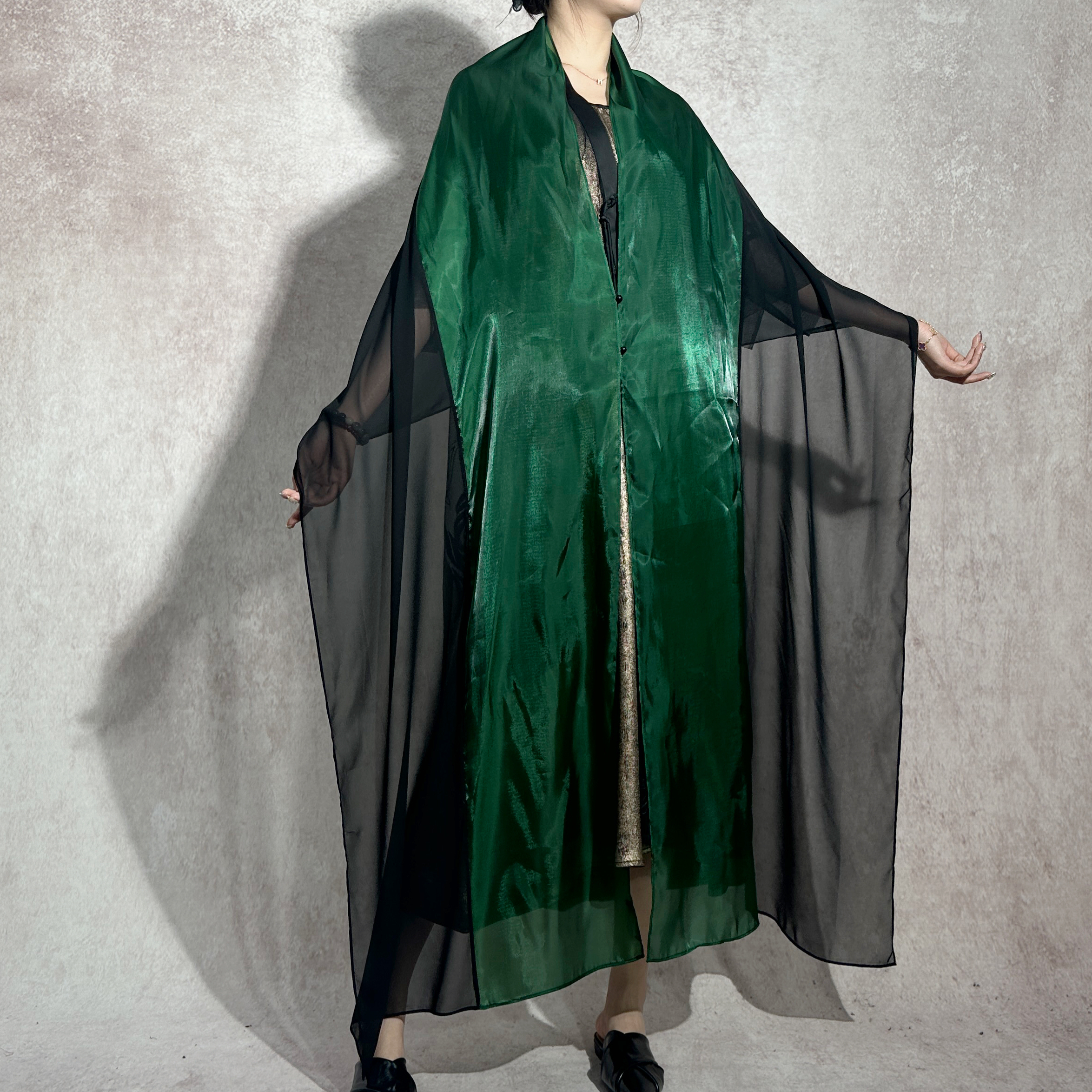 【焕夏墨晨】WJ250505翡翠绿拼接黑色丝披肩丝巾外套