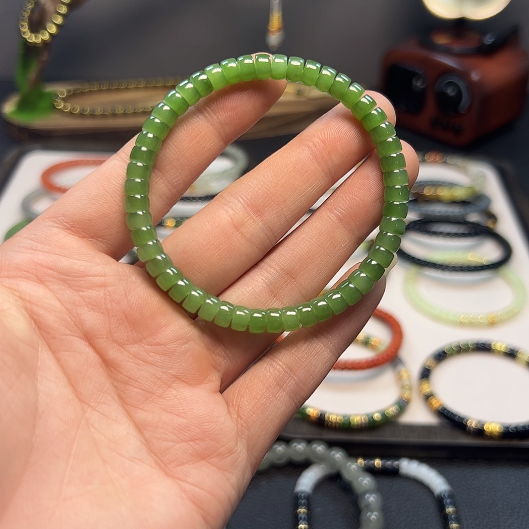 克***乔和田玉（碧玉）未镶嵌手链