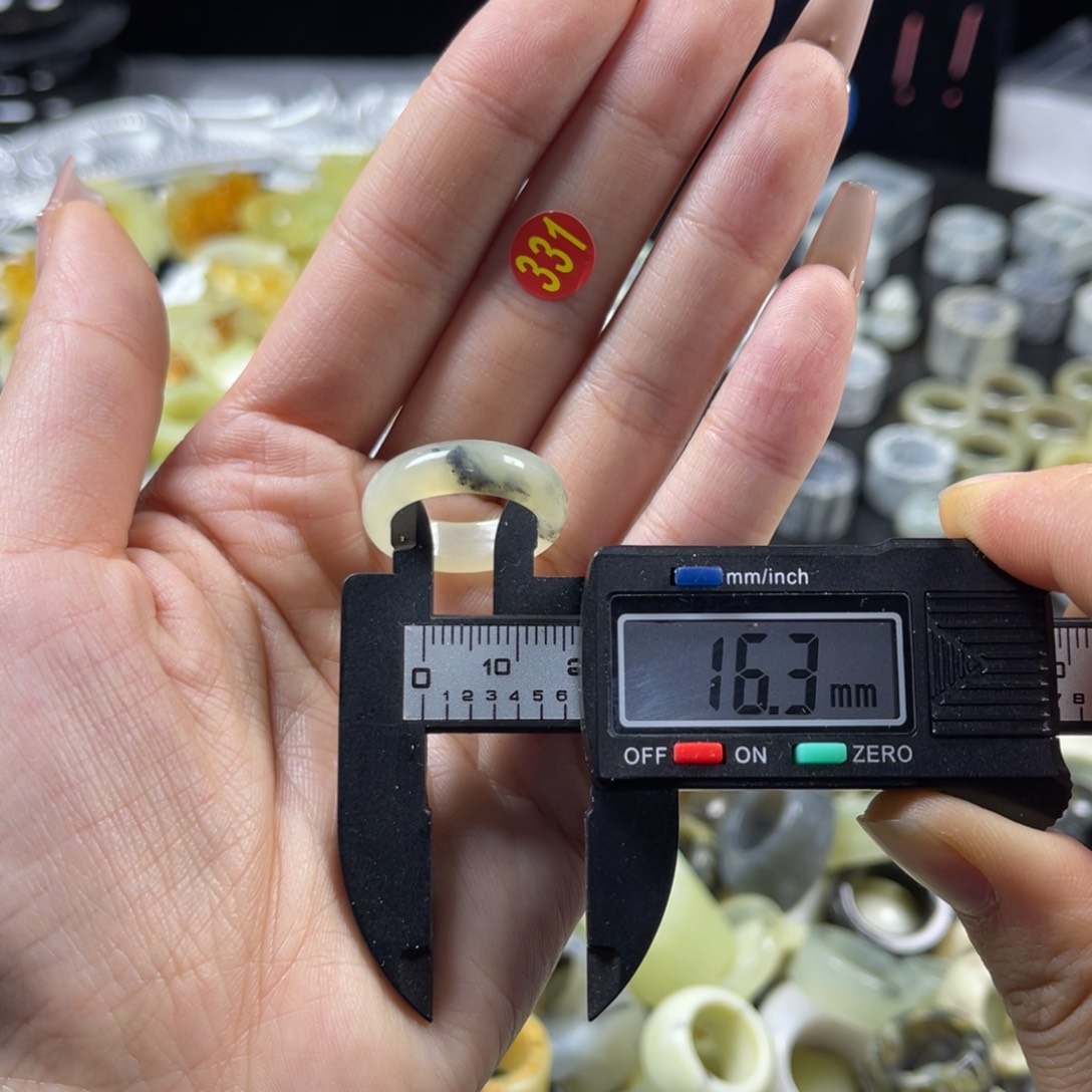 蛇纹石玉未镶嵌戒指