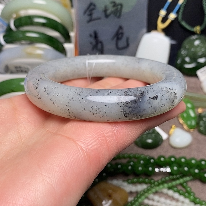 和田玉未镶嵌手镯60