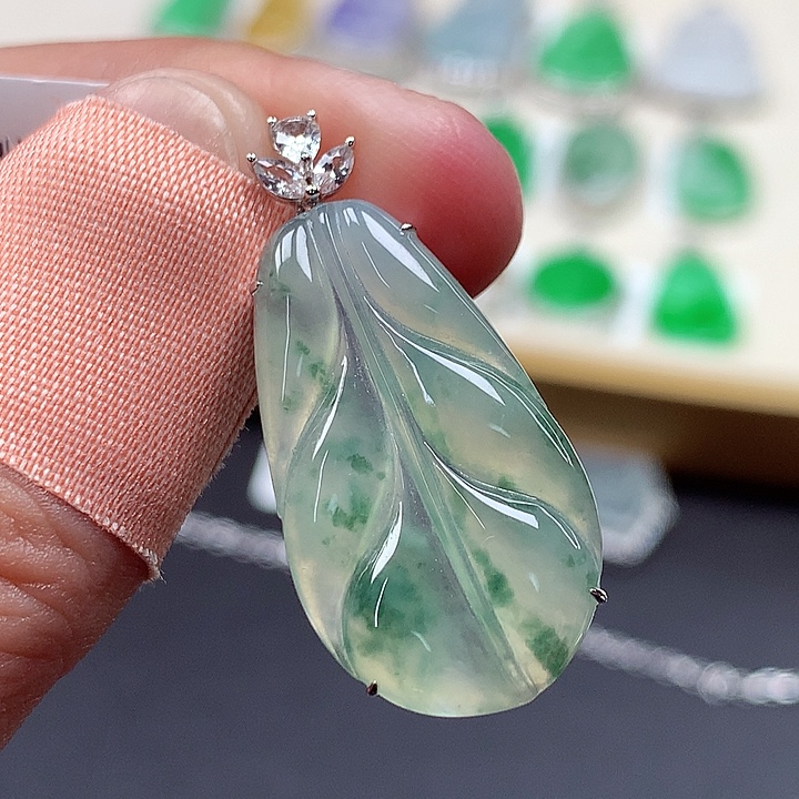 翡翠18K金镶嵌颈饰