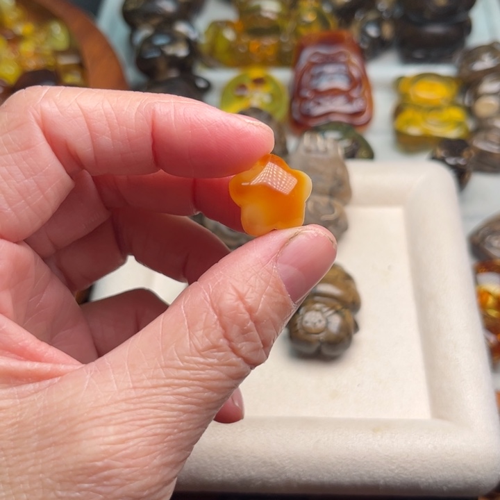 *****琥珀未镶嵌颈饰蜜蜡