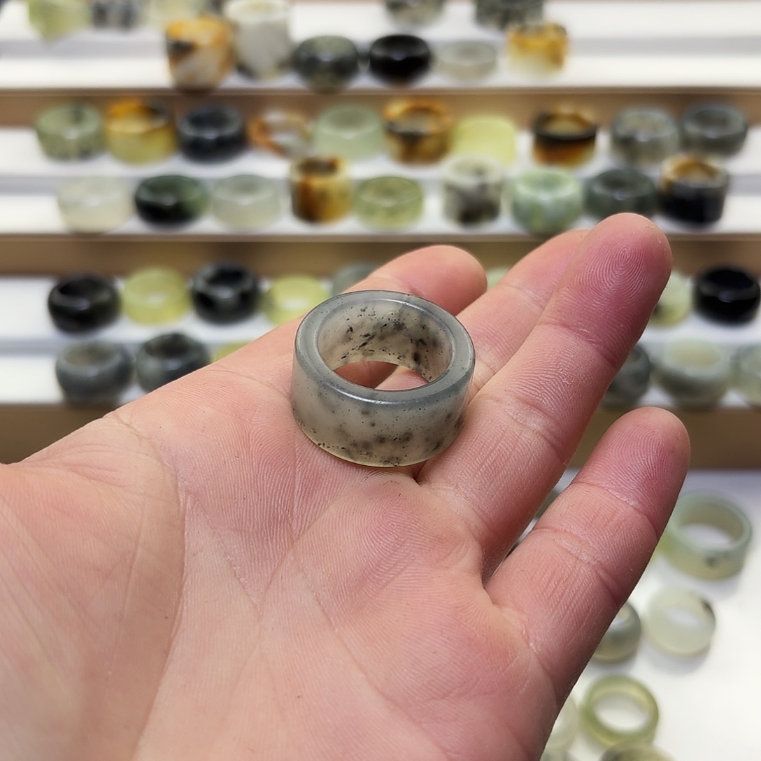 蛇纹石玉未镶嵌戒指