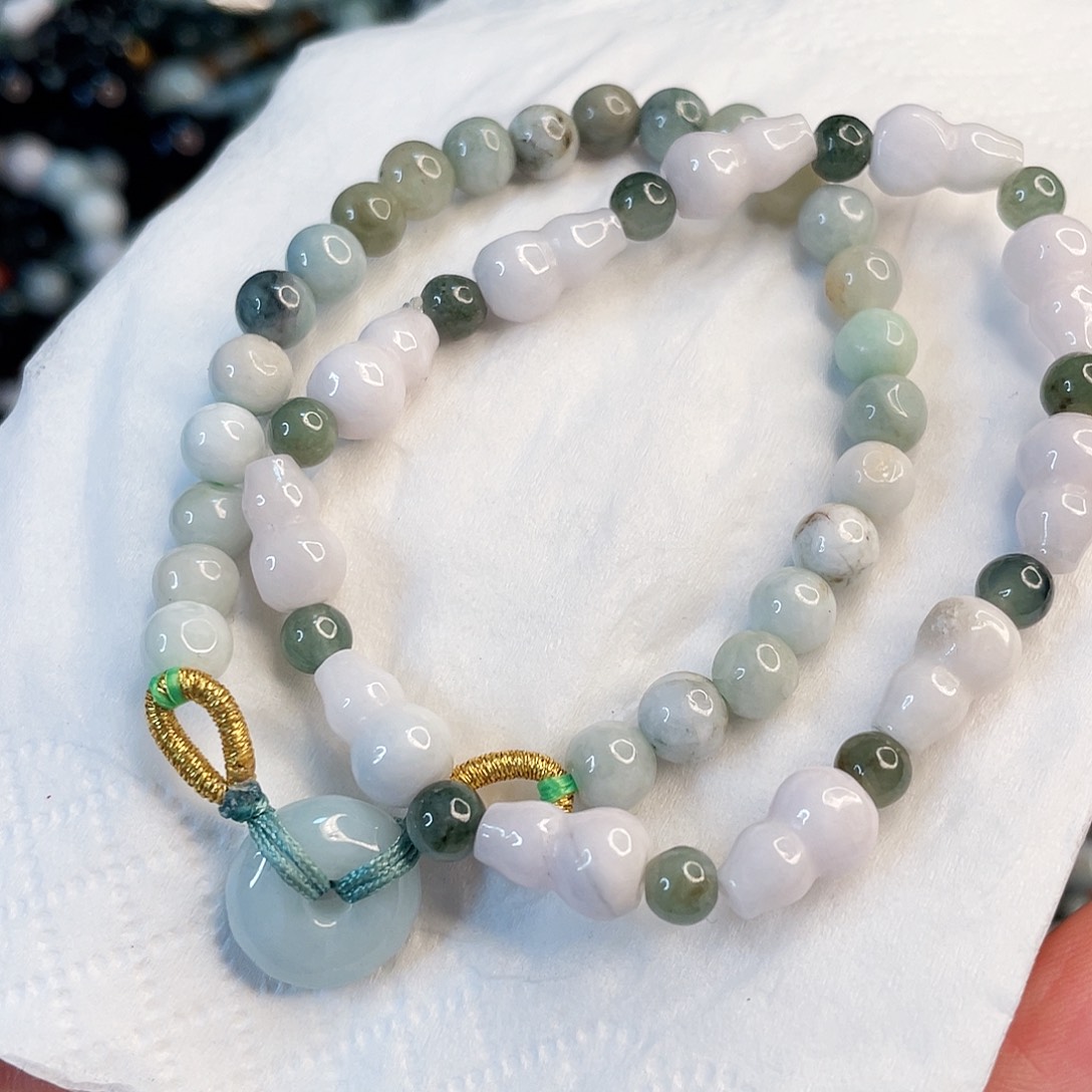 翡翠颈饰未镶嵌翡翠