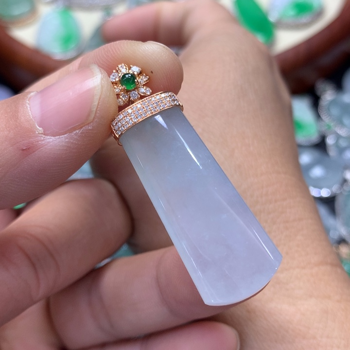 翡翠吊坠(不含链)18K金镶嵌