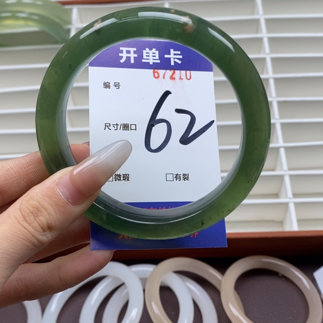 蛇纹石玉手镯未镶嵌