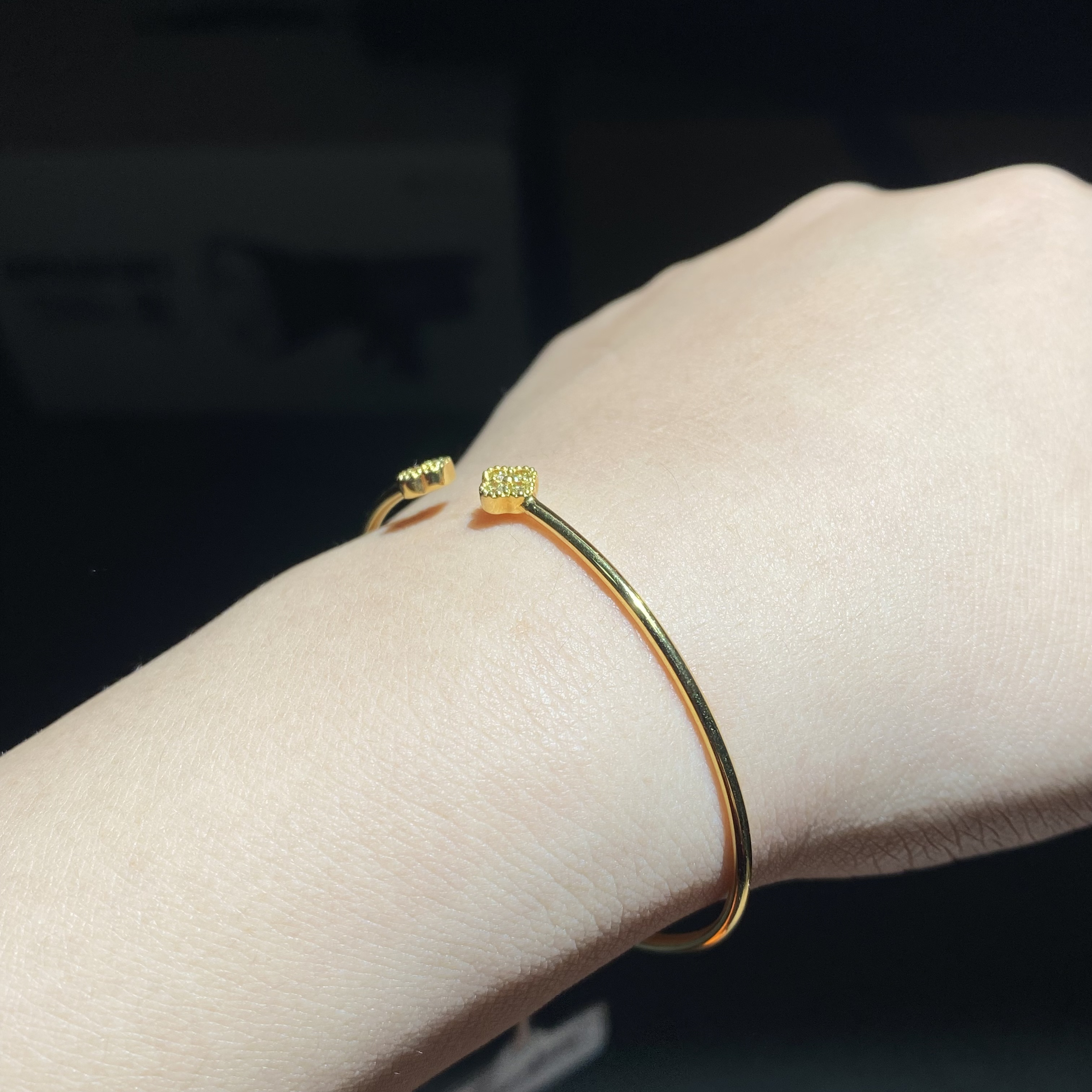 18K金钻石亮晶晶四花贵妃手镯