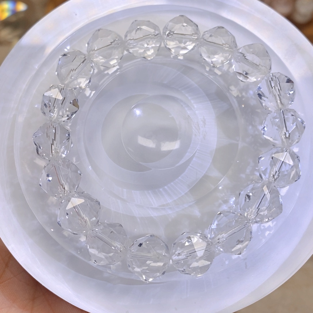 颈饰未镶嵌水晶，