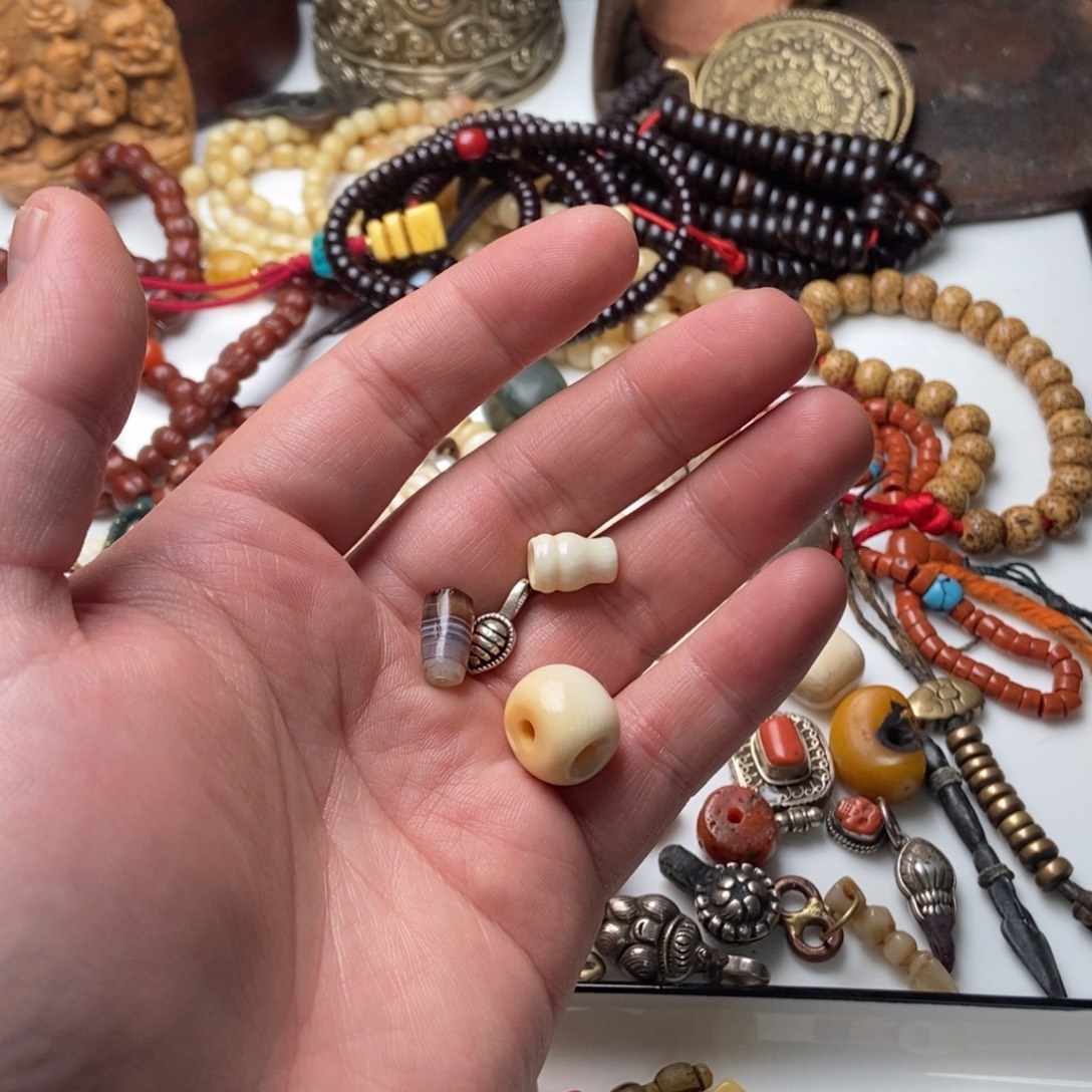 H***.颈饰玻璃藏传精品小元素的话说