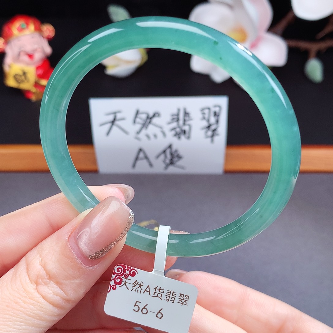 翡翠手镯（圆镯）未镶嵌