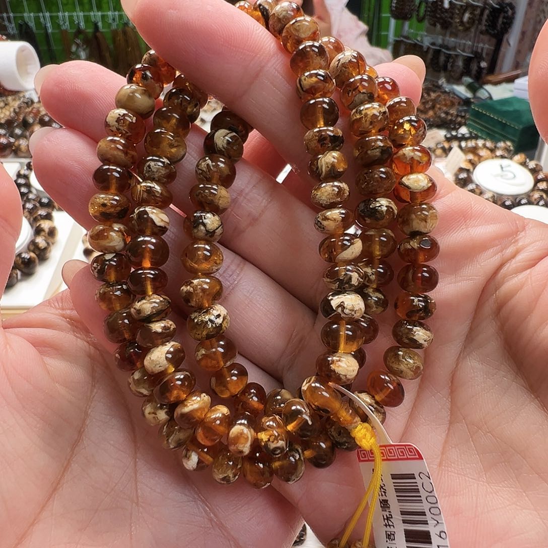 程***程琥珀未镶嵌裸石抚顺琥珀7溶洞