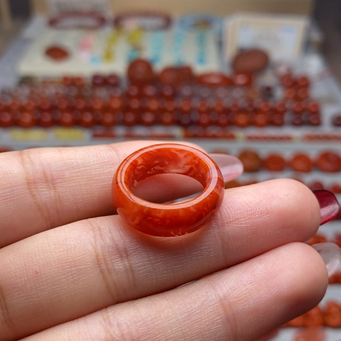 南红玛瑙配饰未镶嵌有矿点瑕疵