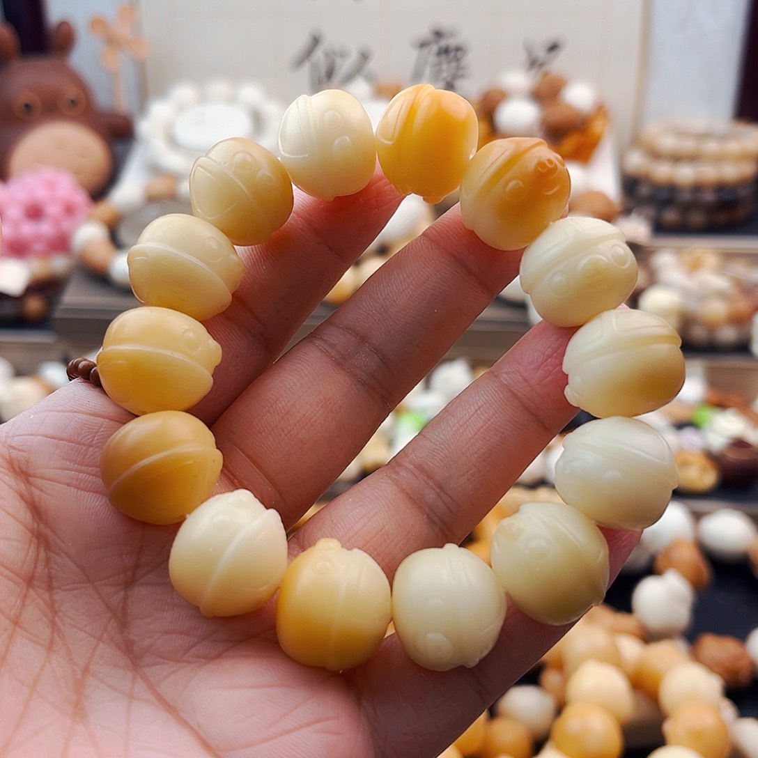 菩提根/象牙果吊坠猪猪侠