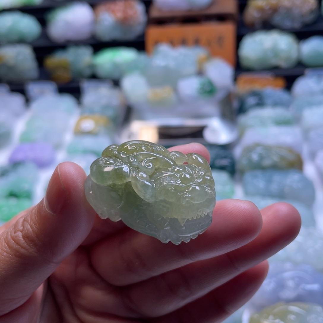 翡翠颈饰未镶嵌貔貅