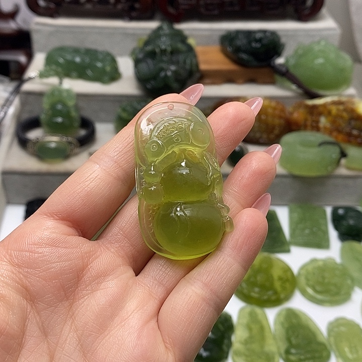 未镶嵌蛇纹石玉挂件