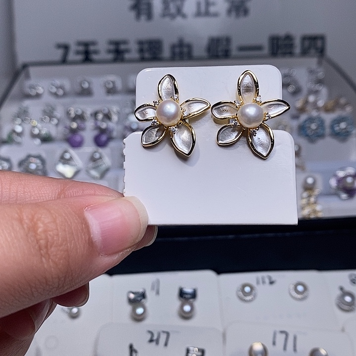 淡水珍珠银S925镶嵌耳饰