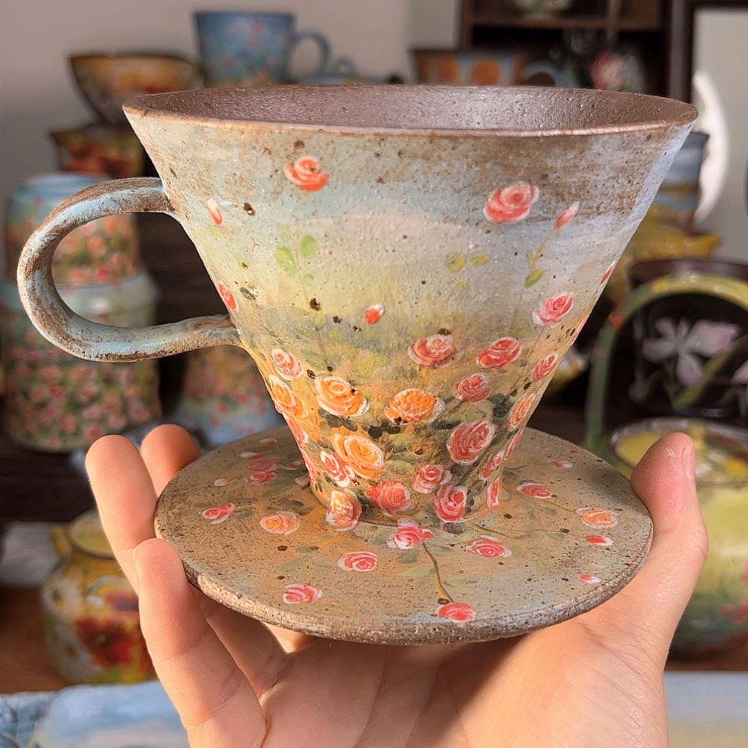 碟釉下五彩斑斓色彩咖啡漏