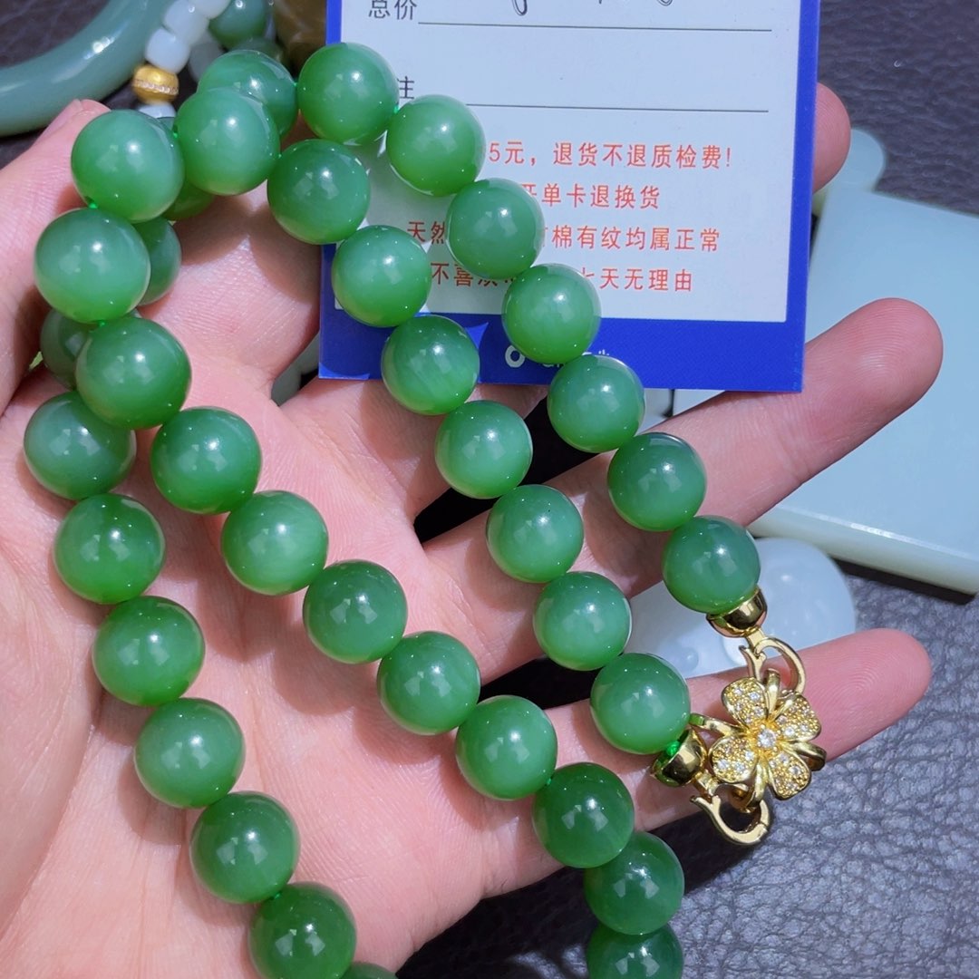 颈饰未镶嵌和田玉?*