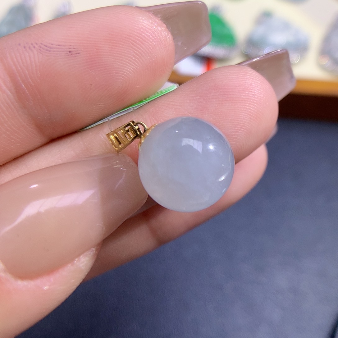 翡翠颈饰18K金镶嵌吊坠