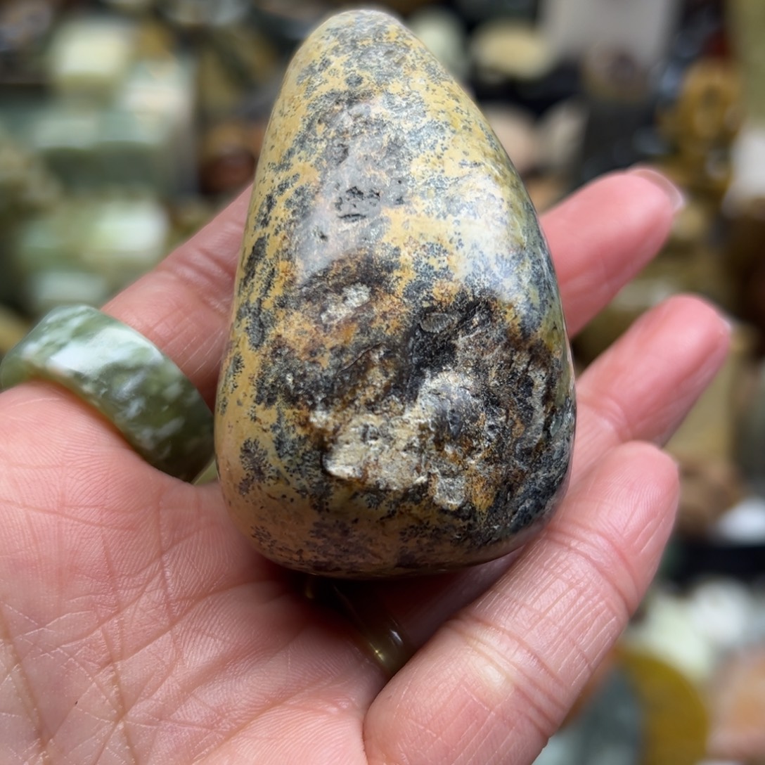 岫岩河磨玉（透闪石质玉）未镶嵌颈饰河磨玉手玩