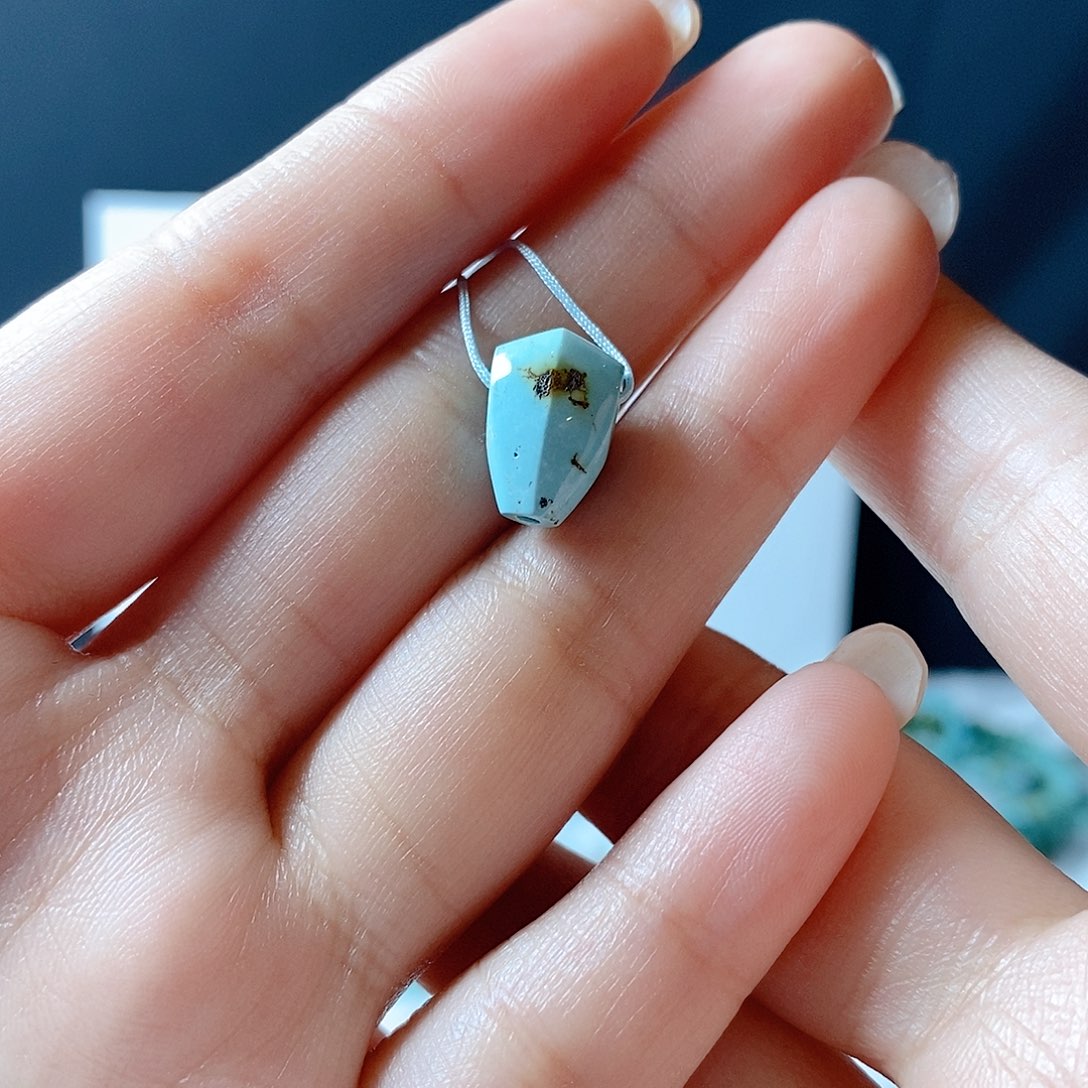 绿松石颈饰未镶嵌