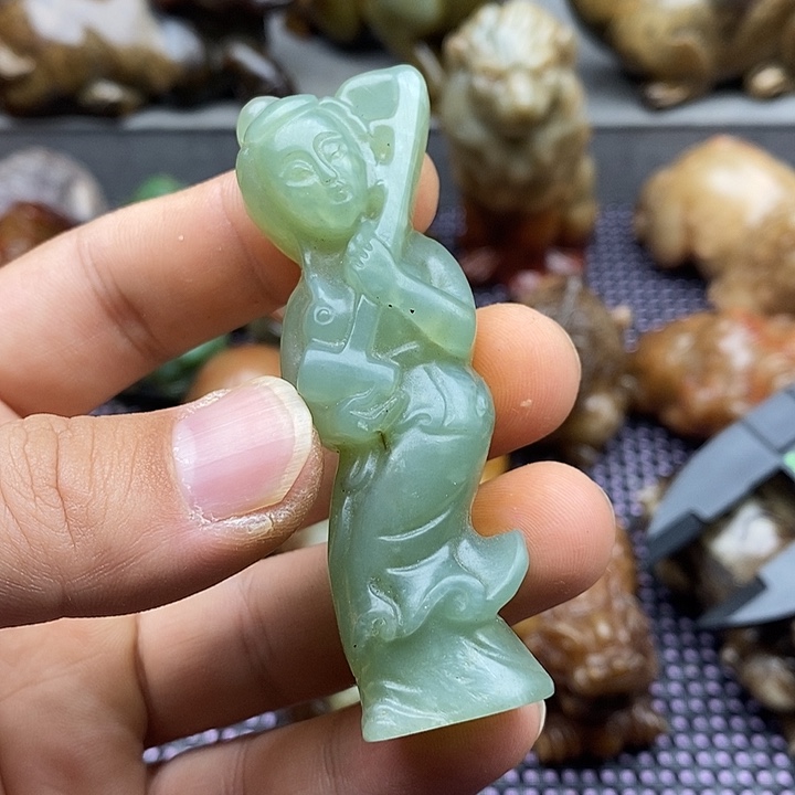 蛇纹石玉未镶嵌颈饰