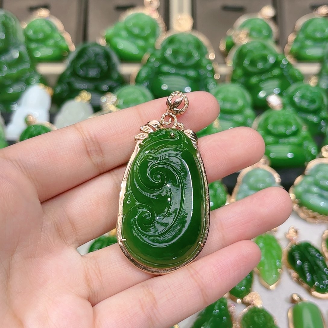 和田玉（碧玉）颈饰18K金镶嵌