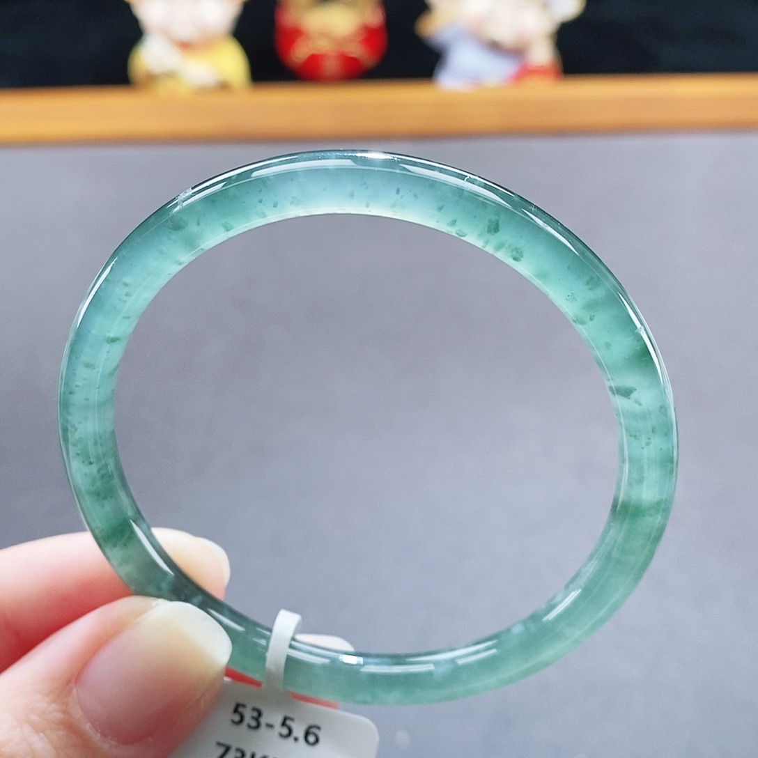 翡翠未镶嵌手镯101