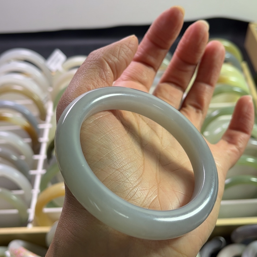 和田玉手镯58圈口未镶嵌