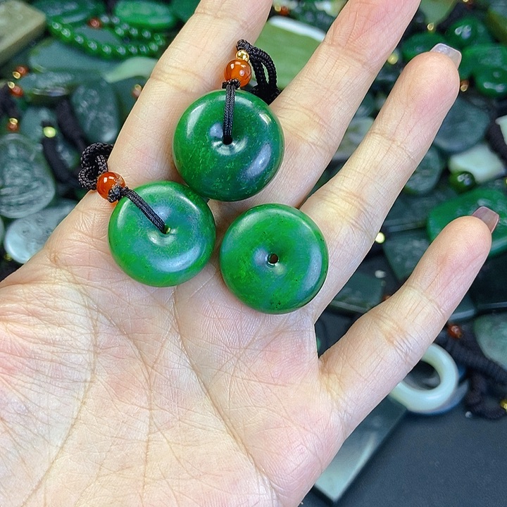 颈饰未镶嵌和田玉晴**7