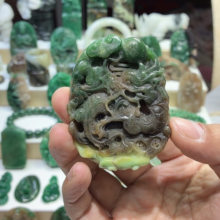 用***6独山玉未镶嵌颈饰老料龙牌