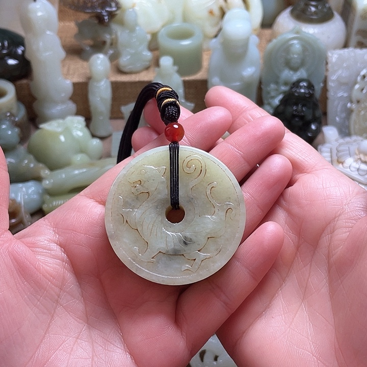 和田玉颈饰未镶嵌张*翼