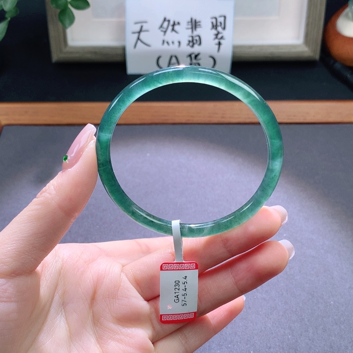 翡翠手镯未镶嵌天然翡翠手镯