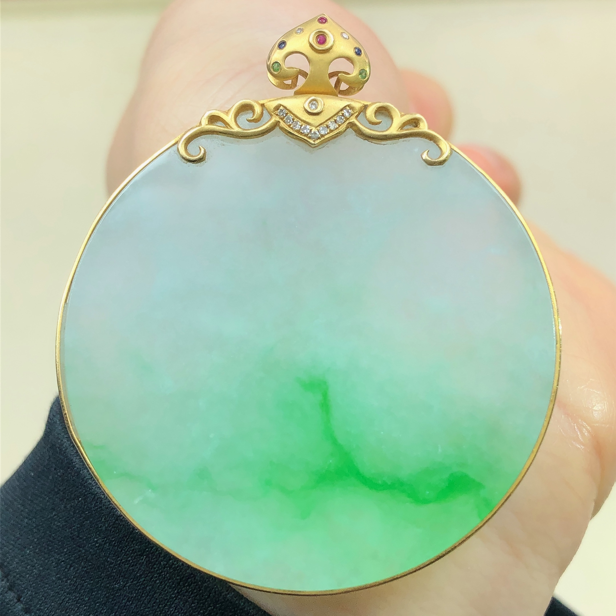 18k金镶嵌天然a货翡翠珠宝玉石冰种阳绿大圆牌平安无事牌吊坠女A7