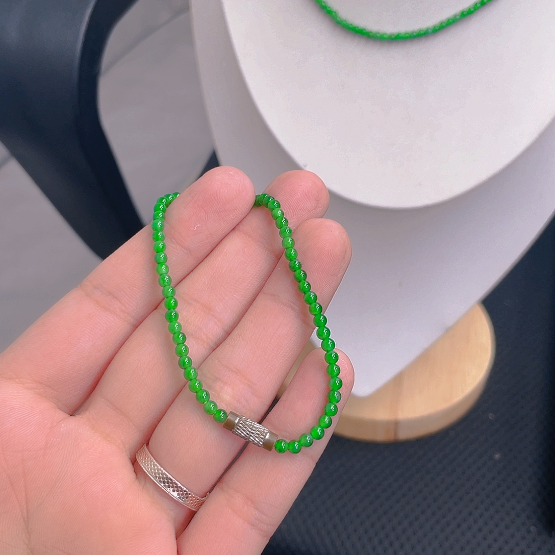 翡翠未镶嵌项链        