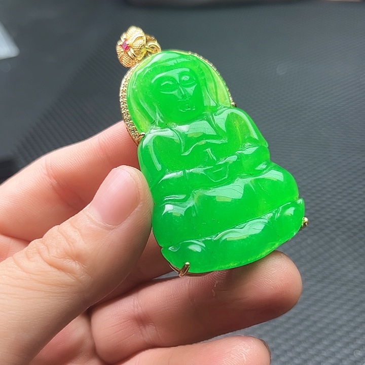 翡翠颈饰未镶嵌嗷嗷