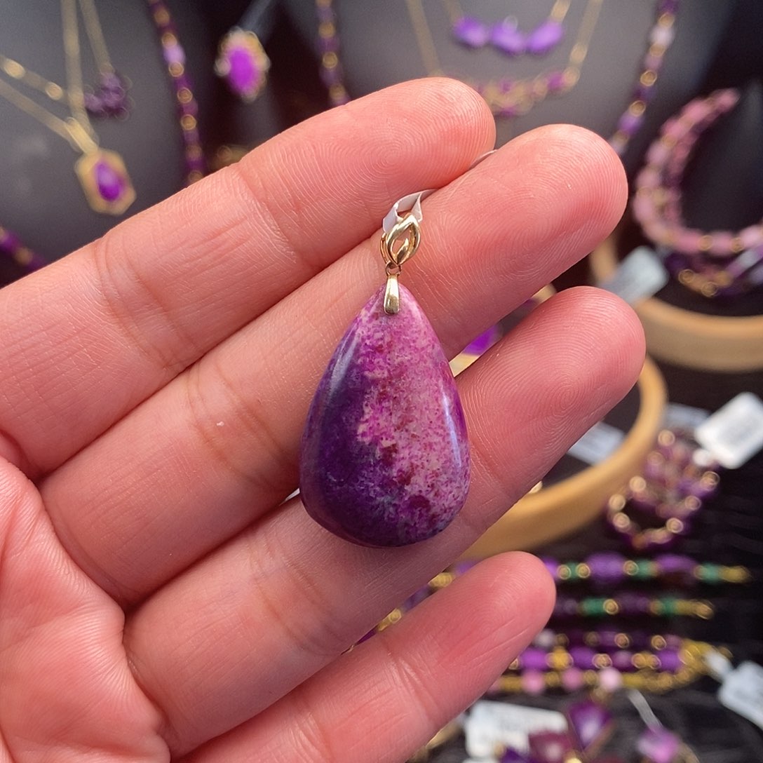 苏纪石（舒俱来）吊坠18K金镶嵌